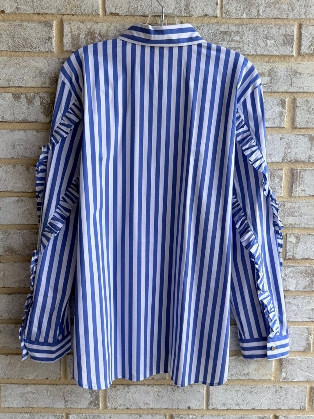 DKNY Ruffled Long Sleeve Button Up Blue/White Striped Shirt Women's Size XL - Picture 2 of 8